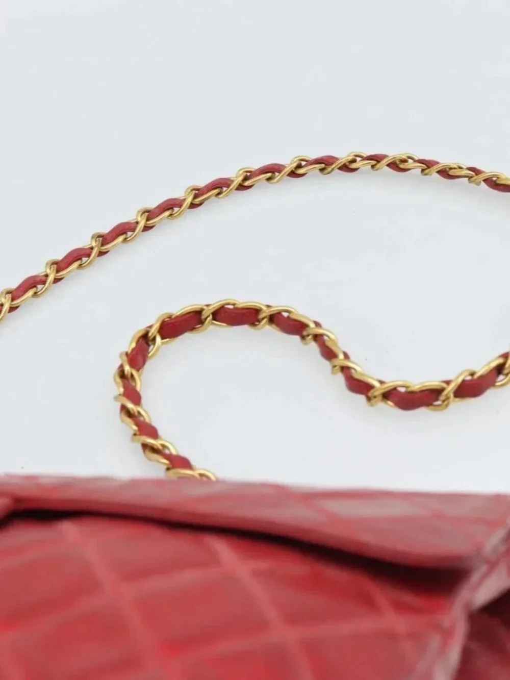 CHANEL brand	chanel color	red